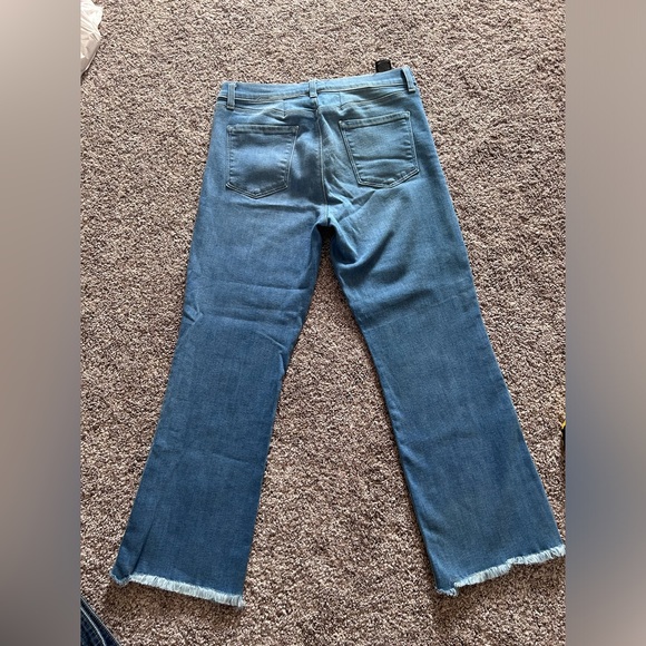 J Brand Selena Mid-Rise Cropped Boot-Cut Jeans. Size 30. - Picture 2 of 7